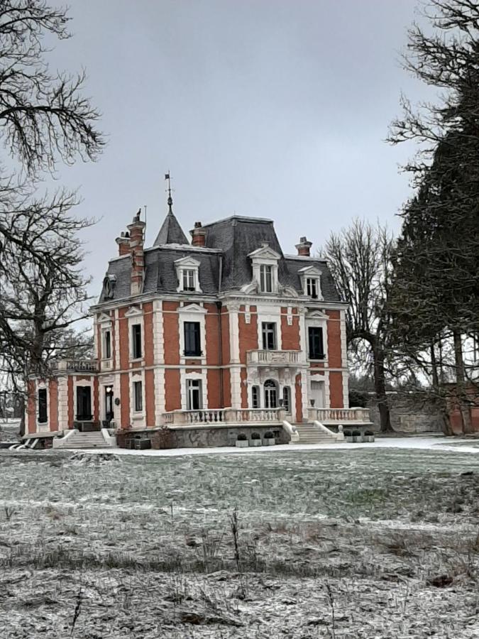 Chateau Sourliavoux, Appartement En Chambres D'Hotes Valliere Exterior photo